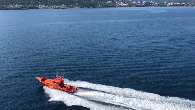 S'incendia el motor d'una embarcació en una platja de Colera