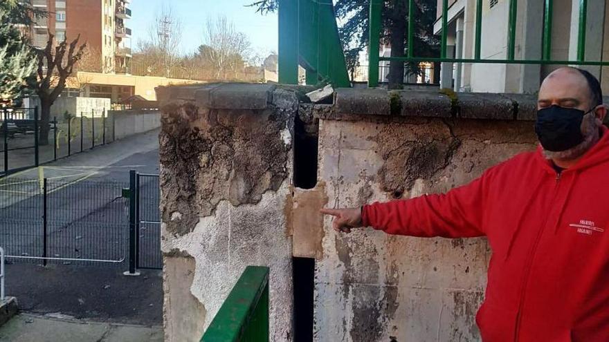 La Balconada alerta d&#039;un mur en mal estat al costat de l&#039;escola