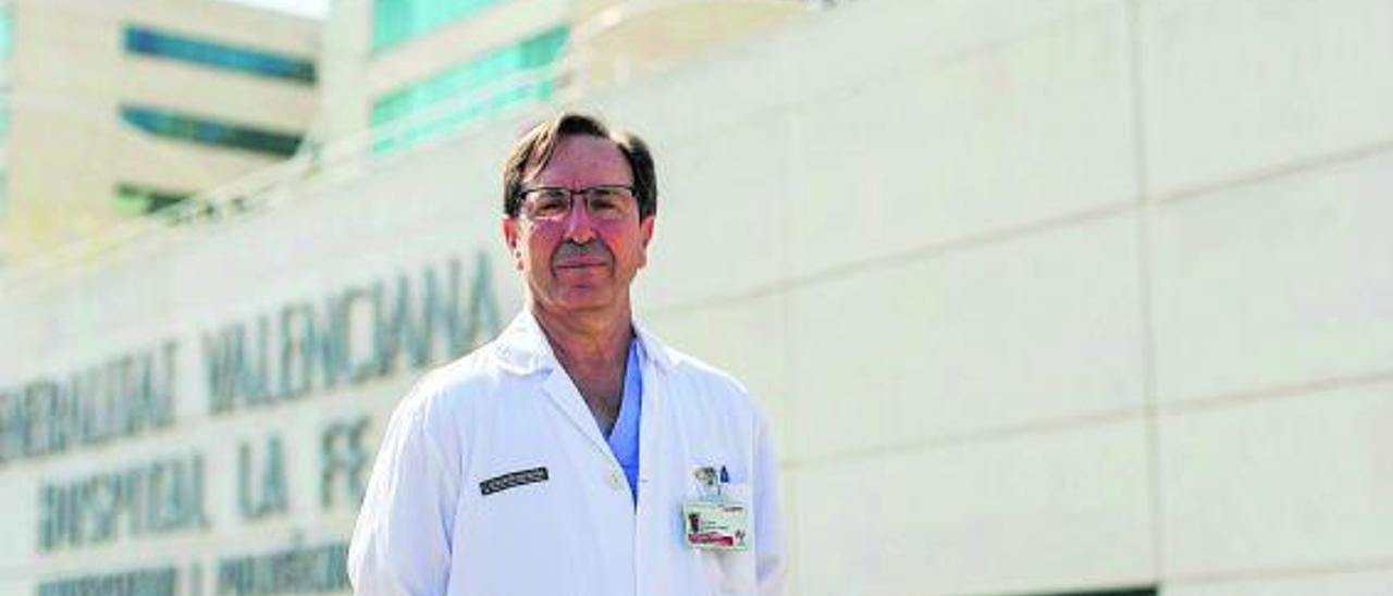 Álvaro Castellanos, jefe de medicina intensiva del Hospital de La Fe de València. | F. CALABUIG