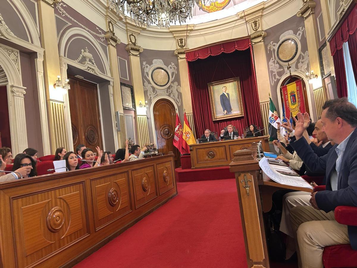 Un momento del pleno del Ayuntamiento de Badajoz este jueves.
