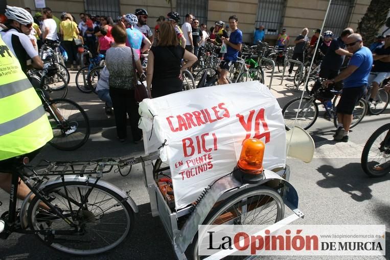 Concentración por la seguridad de los ciclistas