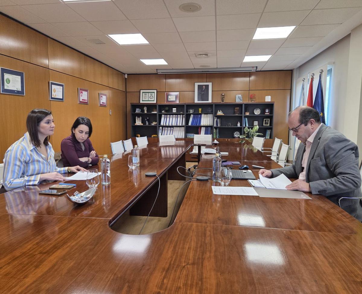 La reunión mantenida ayer en las dependencias de Cerceda. | FDV