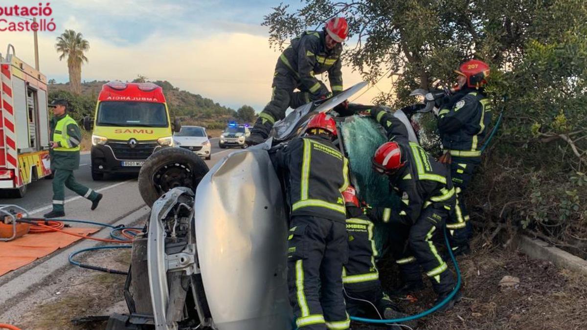 Imagen del grave accidente ocurrido este jueves en la CV-21 en el término municipal de l'Alcora.