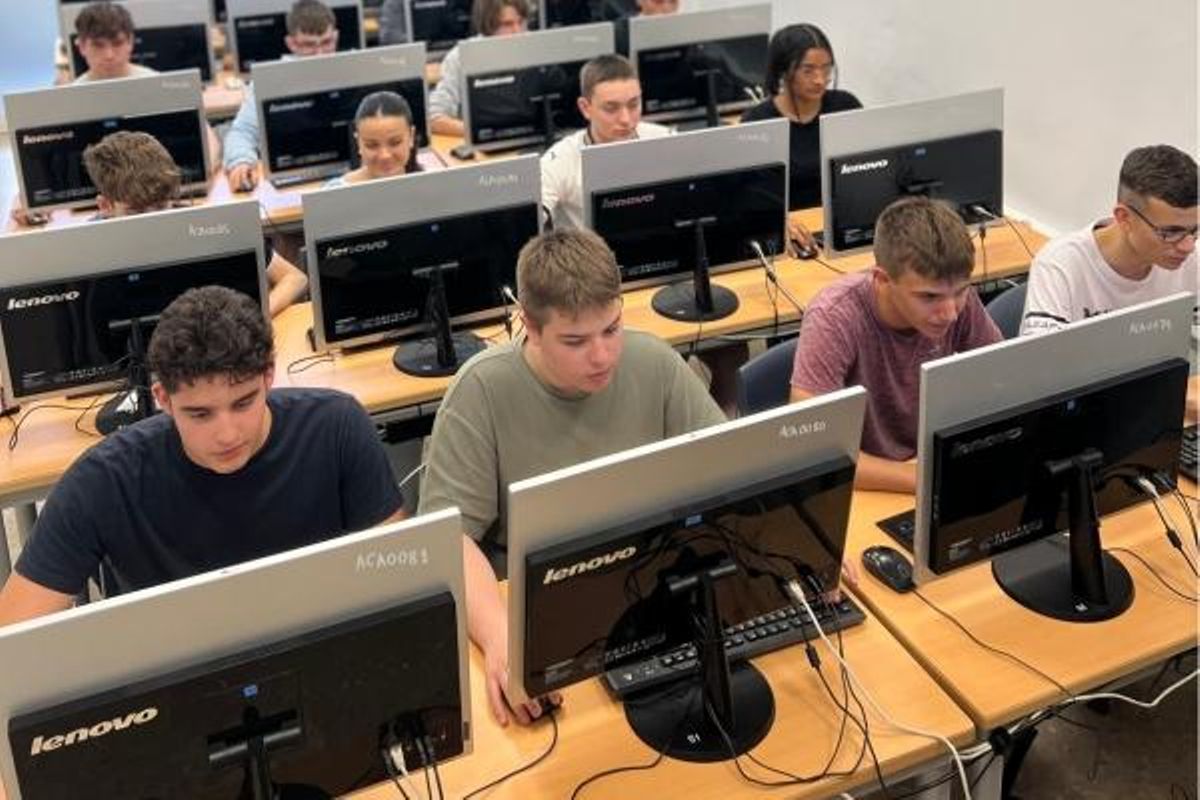 Alumnado en una de las aulas de Aula Campus