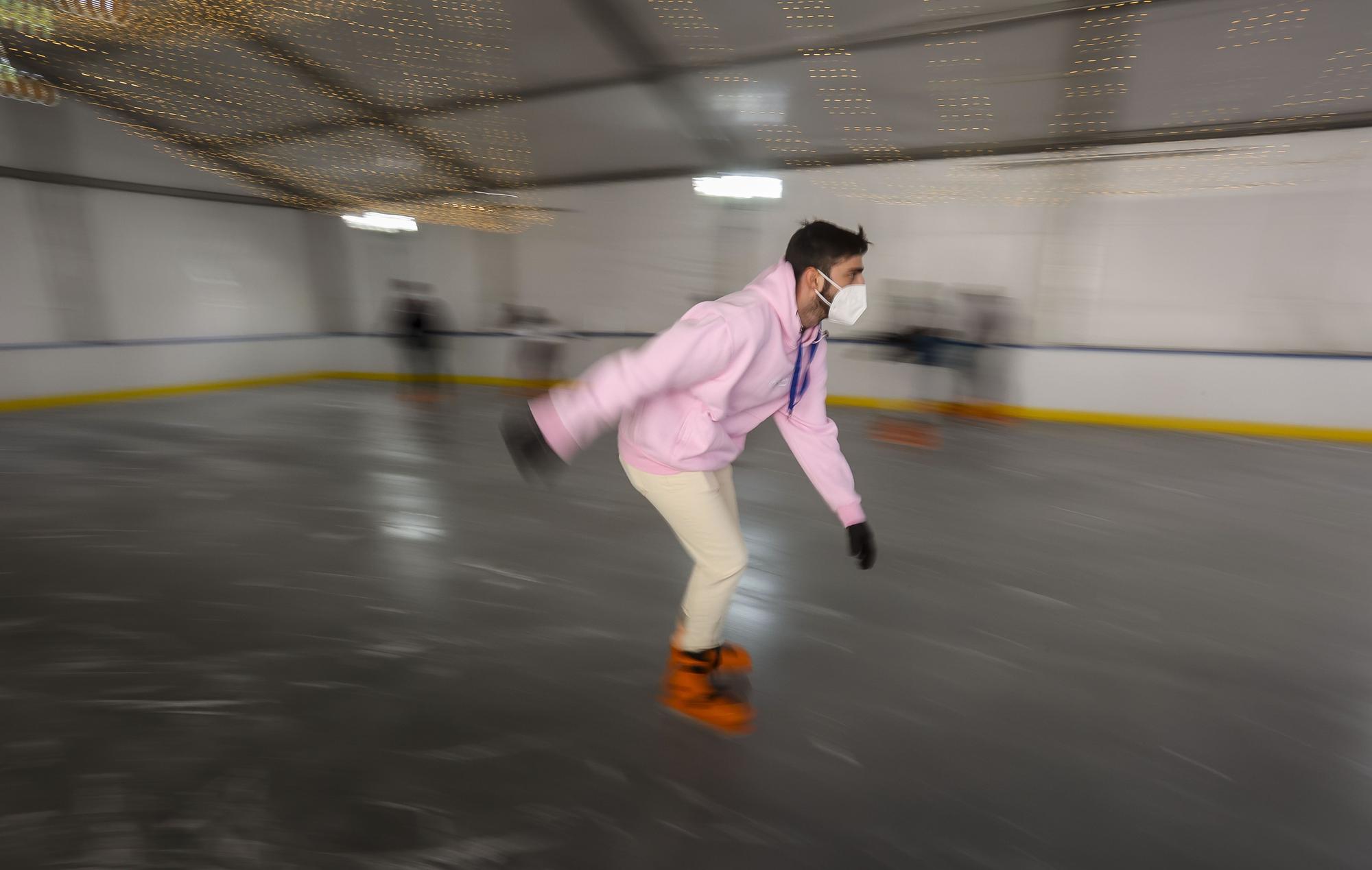 Alicante inaugura la Feria de Navidad de Rabasa y la pista de hielo en la plaza de toros