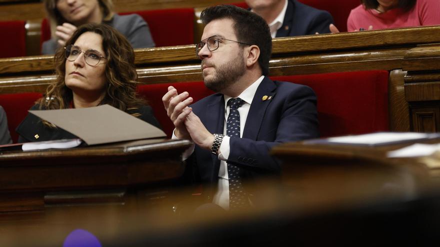 La vicepresidenta Laura Vilagrà y el president Pere Aragonès este miércoles en el Parlament.
