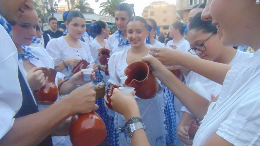 Miles de personas llenan las calles de Jumilla en la Cabalgata Tradicional
