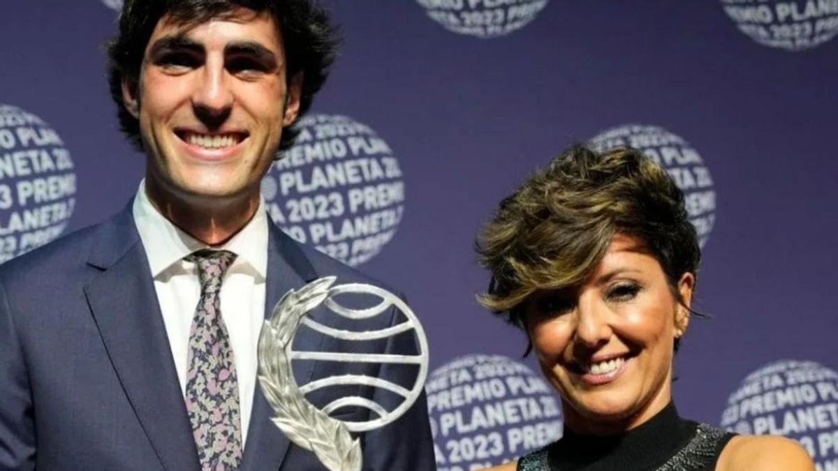Sonsoles Ónega y Alfonso Goizueta, ganadora y finalista del Premio Planeta 2023.