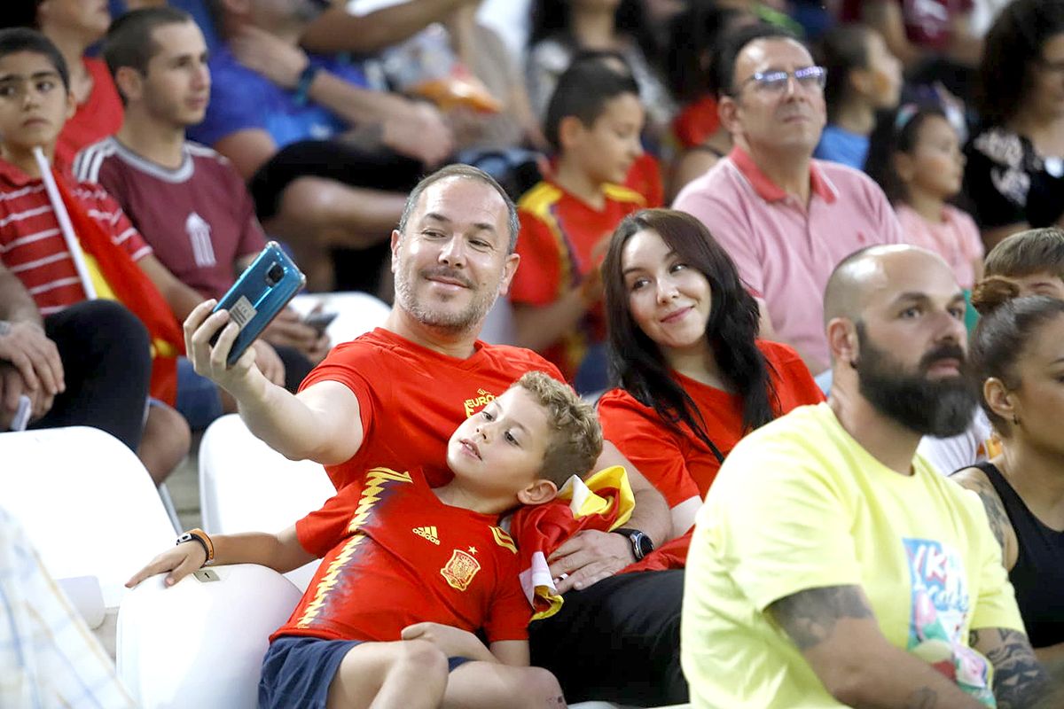 Las imágenes de la afición del España - Suecia femenino