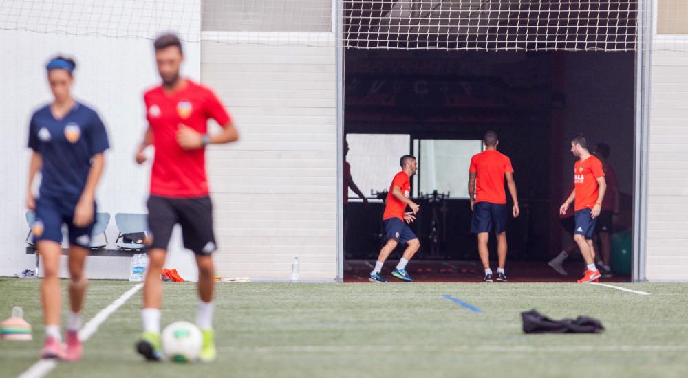 Las imágenes del entrenamiento de este lunes del Valencia CF