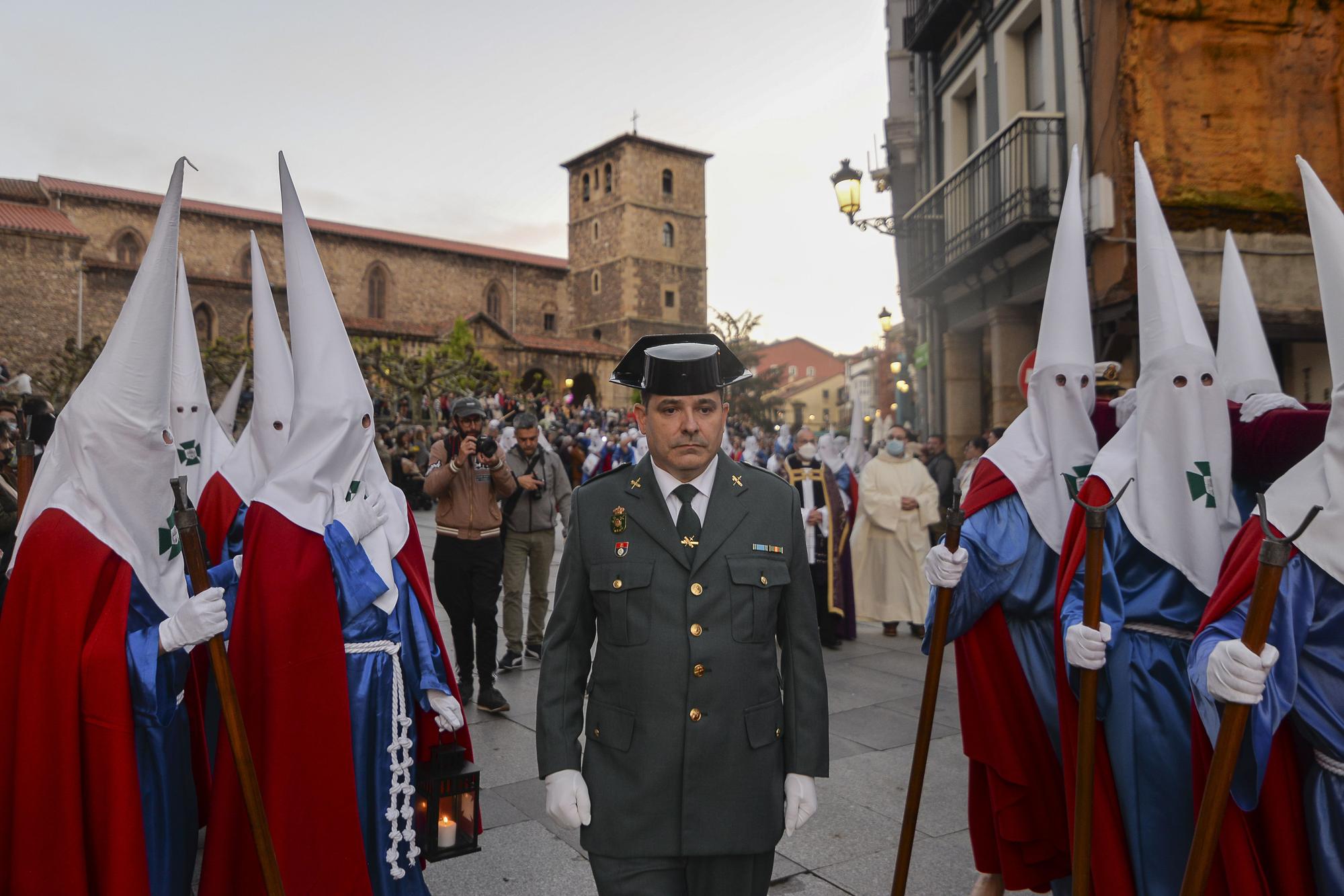 EN IMÁGENES: Los sanjuaninos protagonizan la procesión de la Tercera Palabra en Avilés