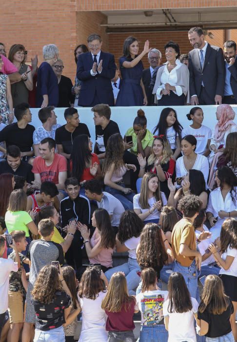 La Reina Letizia visita el IES Severo Ochoa de Elche.