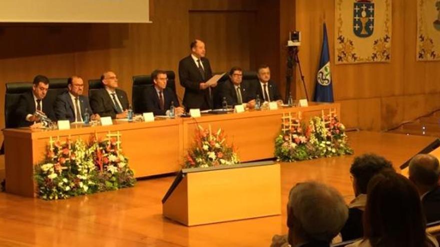 Reigosa y su equipo toman el bastón de mando de la Universidad de Vigo