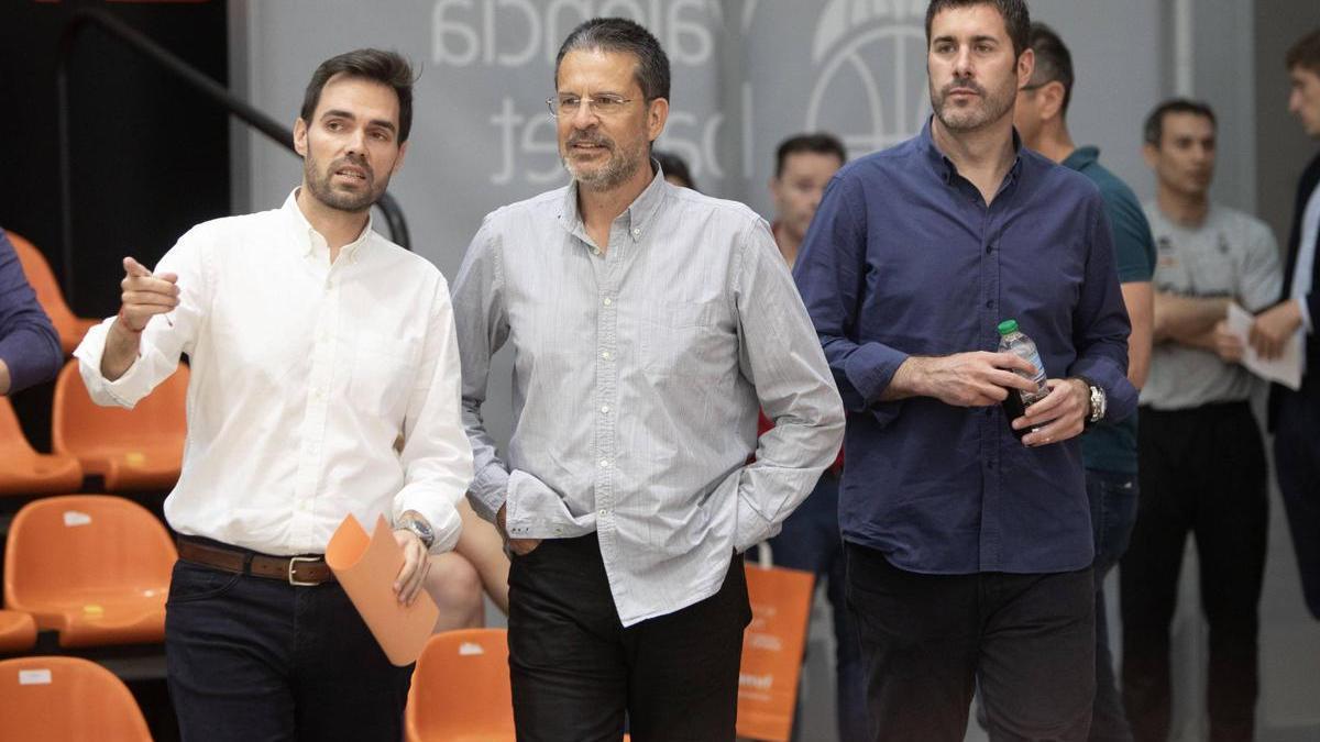 Enric Carbonell, Pedro Martínez y Luis Arbalejo, el día de la presentación del nuevo entrenador en L'Alqueria