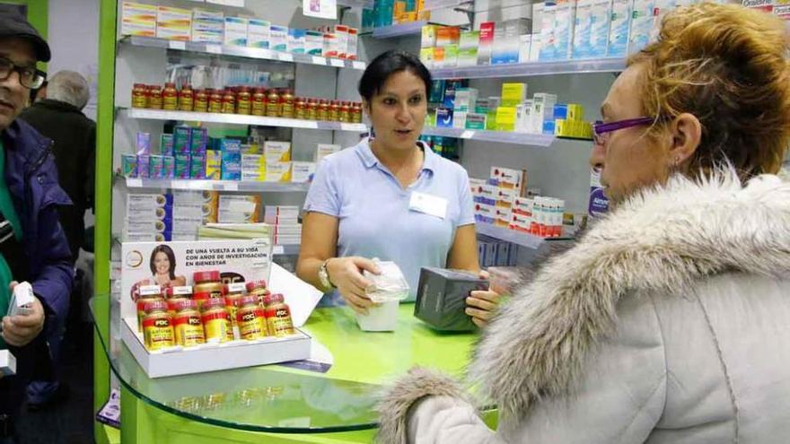 Interior de una farmacia de la capital, ayer.