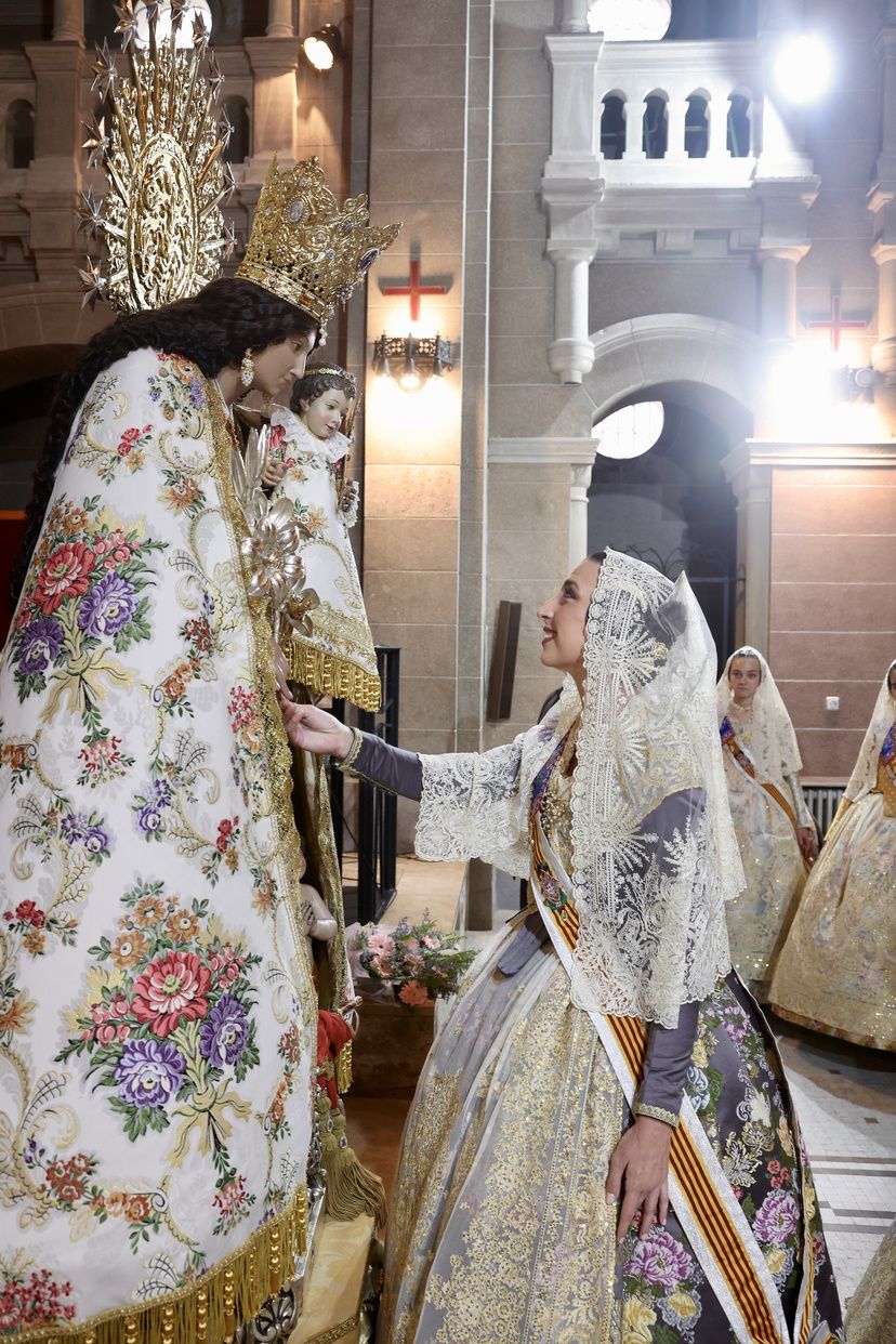 Así ha sido el Besamanos de las falleras mayores y cortes de honor 2025