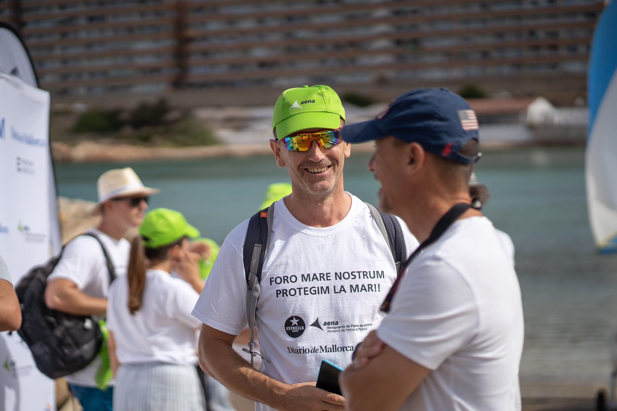 Una veintena de voluntarios participan en la jornada de limpieza del mar convocada por Club Diario de Mallorca