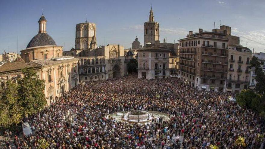 Cinco mil personas piden justicia por las víctimas del metro en Valencia