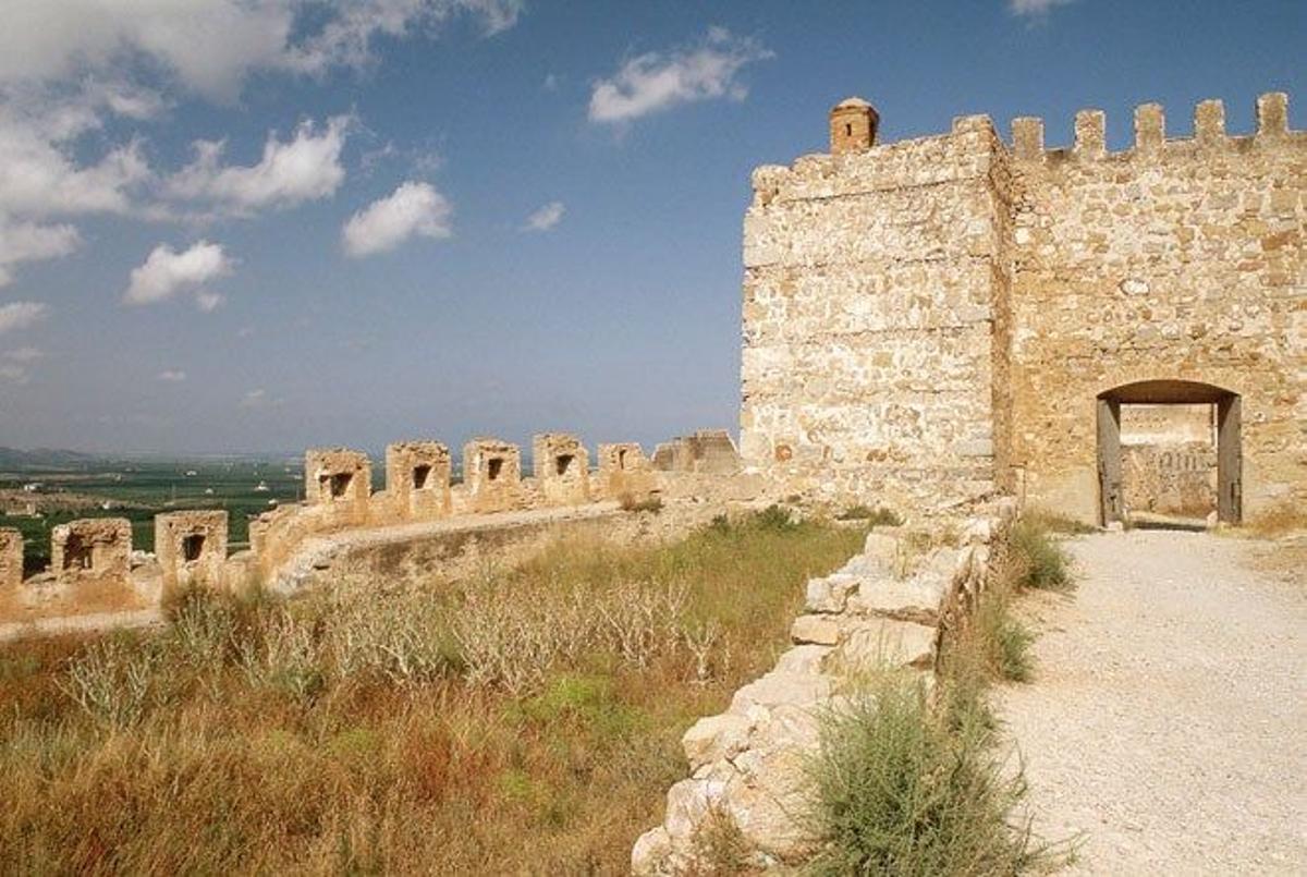 Las murallas de Sagunto (Valencia) son de época del Imperio Romano.