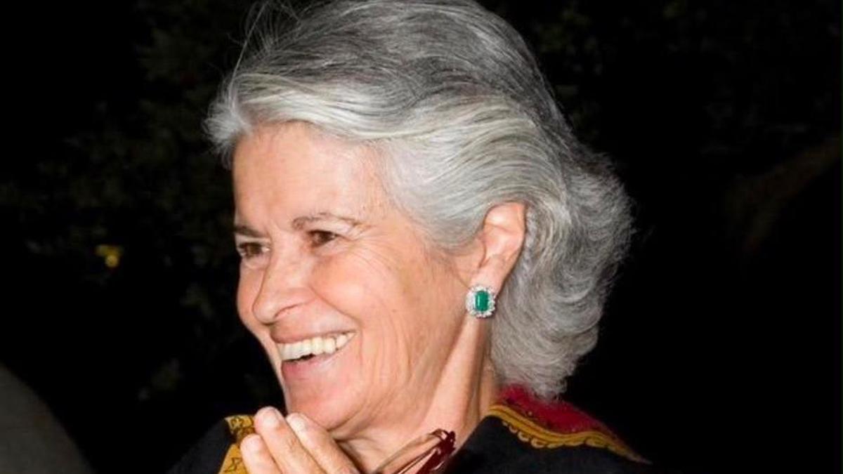 Genoveva, «Vevita», Conde de Oya.