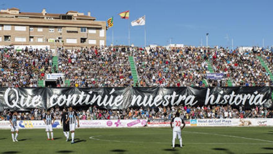 Castalia se vistió de gala para la ida de la final por el ascenso a Segunda B.