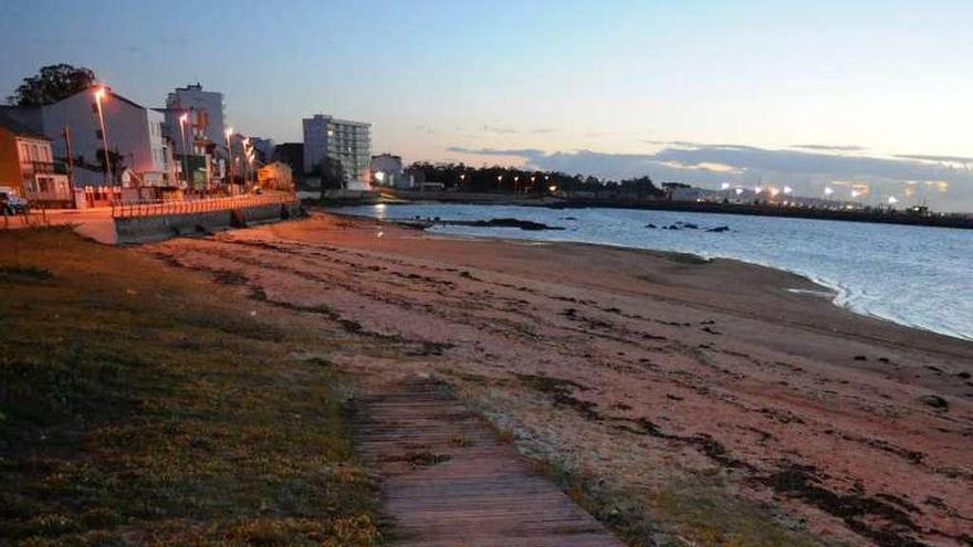 Playa de A Braña, en Vilanova de Arousa. // Iñaki Abella