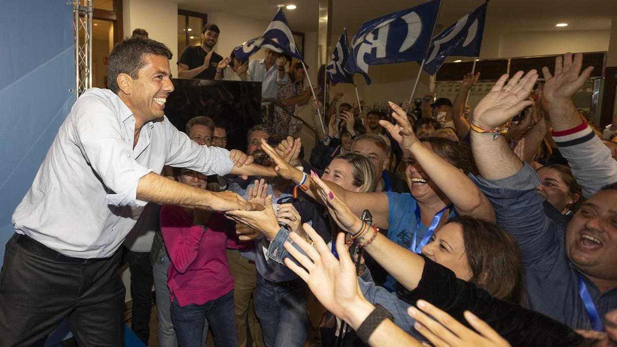 Mazón celebra en Alicante su victoria