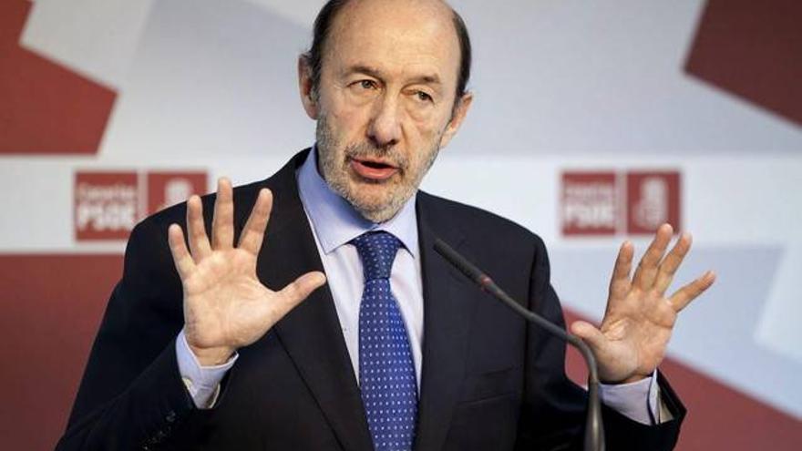 Rubalcaba señala a Rajoy y le exige una explicación urgente