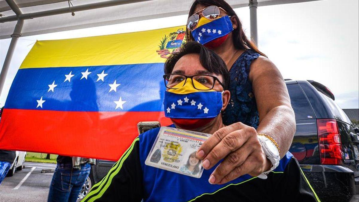 Más de seis millones de venezolanos votan en la consulta organizada por la oposición