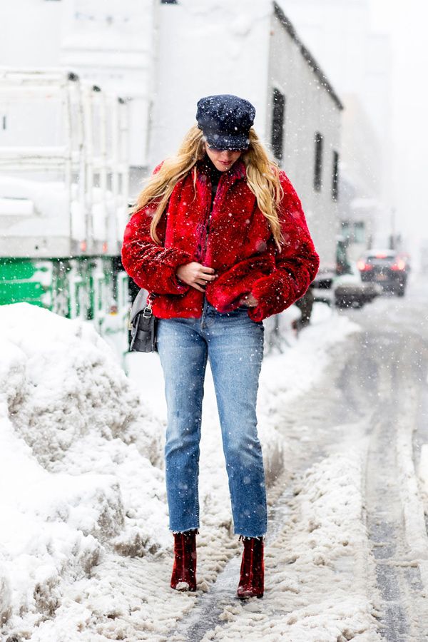 Street Style NY: abrigo de pelo rojo