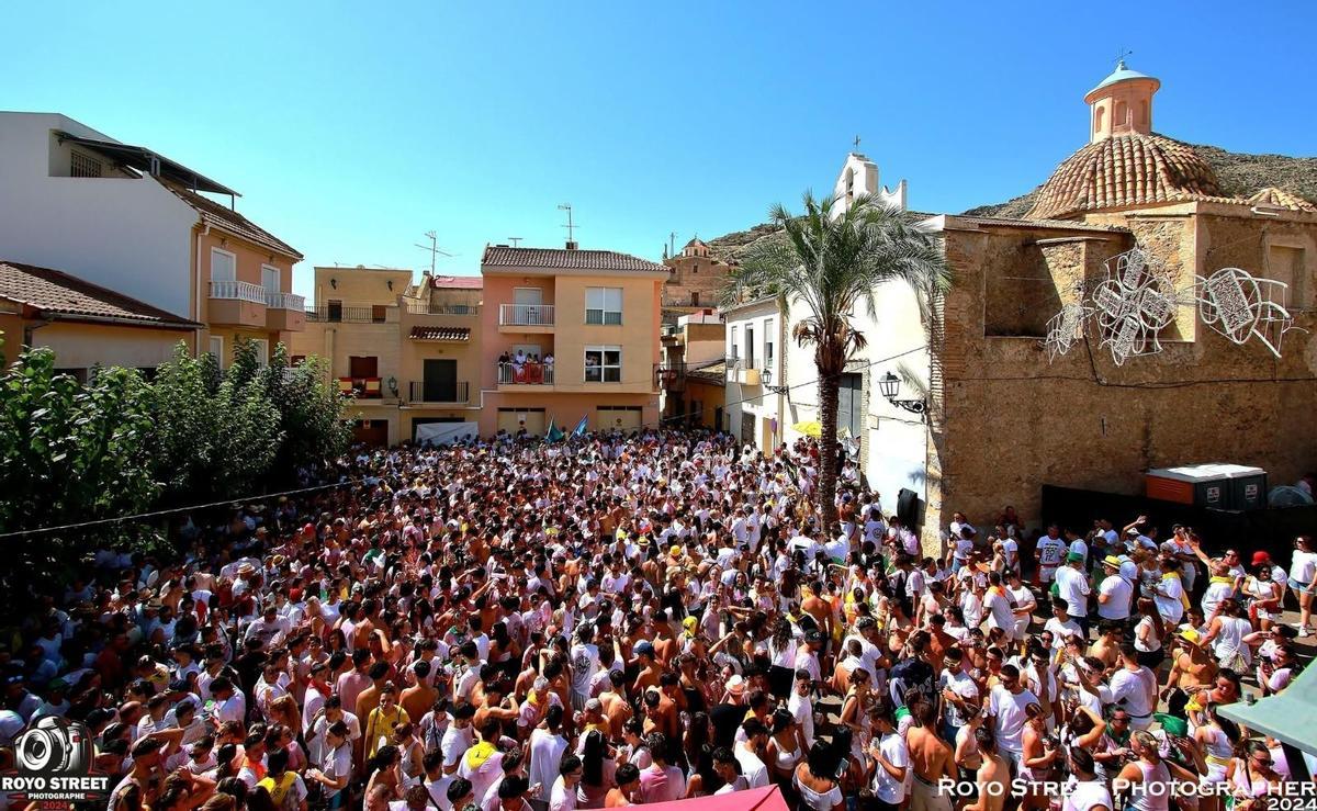El ambiente en las calles se nota desde el primer acto.
