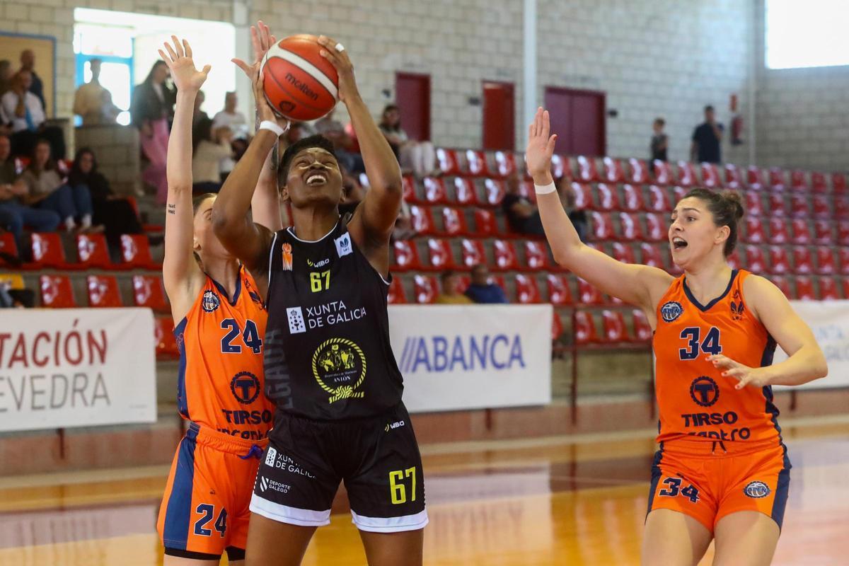 Las imágenes de la emotiva despedida del baloncesto de Sara Gómez