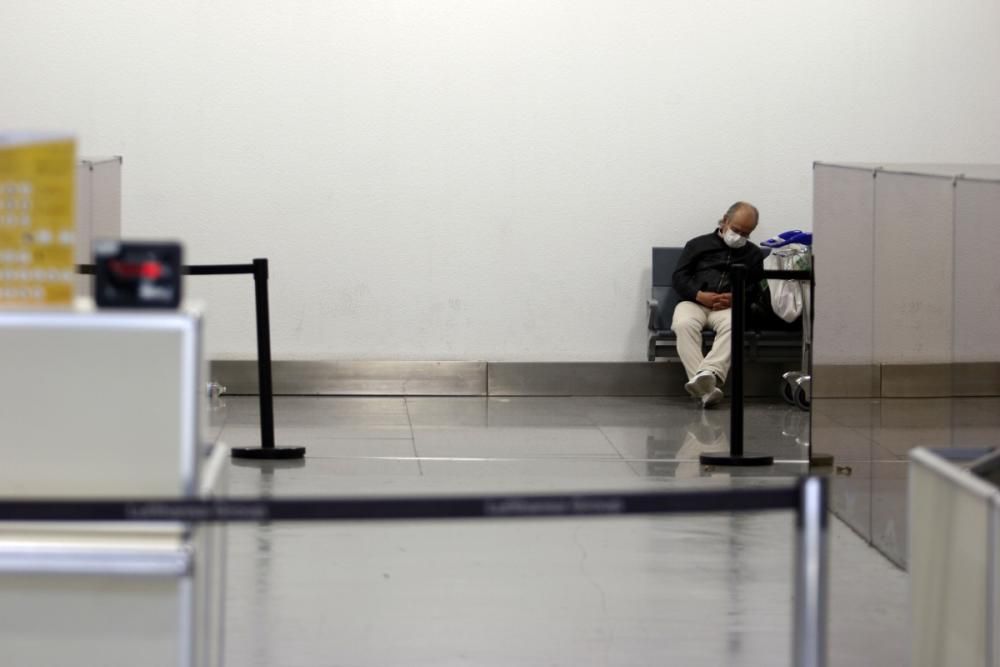 El Aeropuerto de Málaga completamente vacío por el coronavirus.