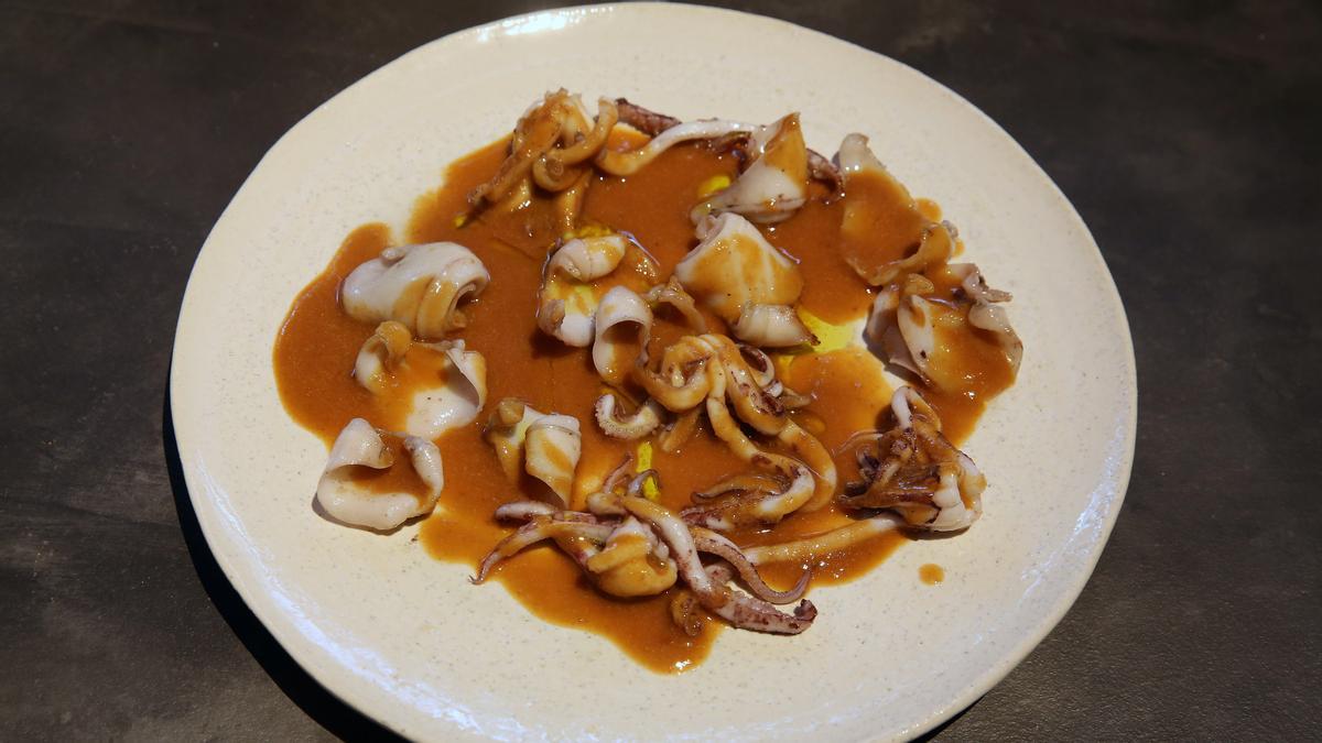 Suru Bar: calamares y salsa balandra