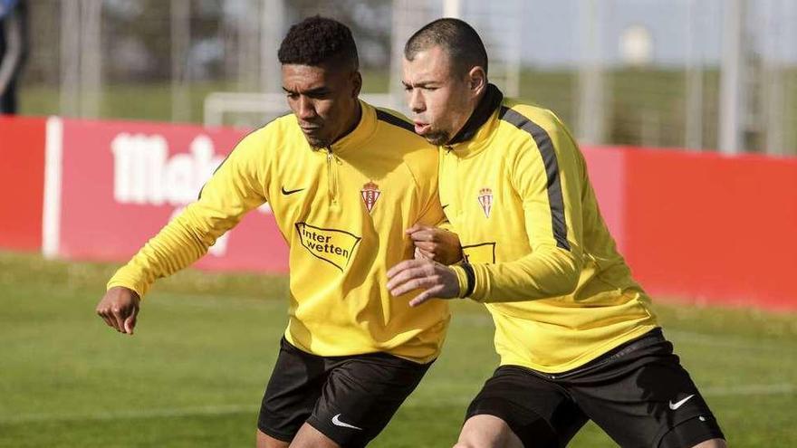 Por la izquierda, Murilo y Javi Fuego, durante el entrenamiento de ayer en Mareo.