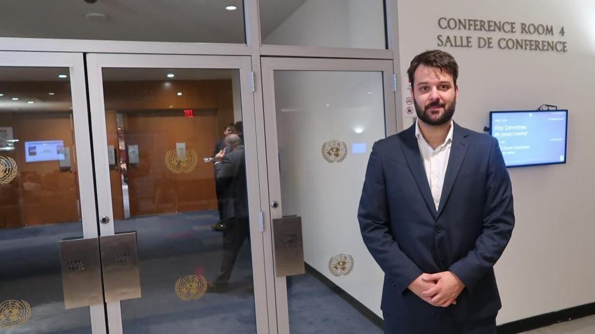Héctor Bujari Santorum, vigués de 27 años que defenderá ante la ONU al Sáhara Occidental: «En menos de un año podría haber solución»
