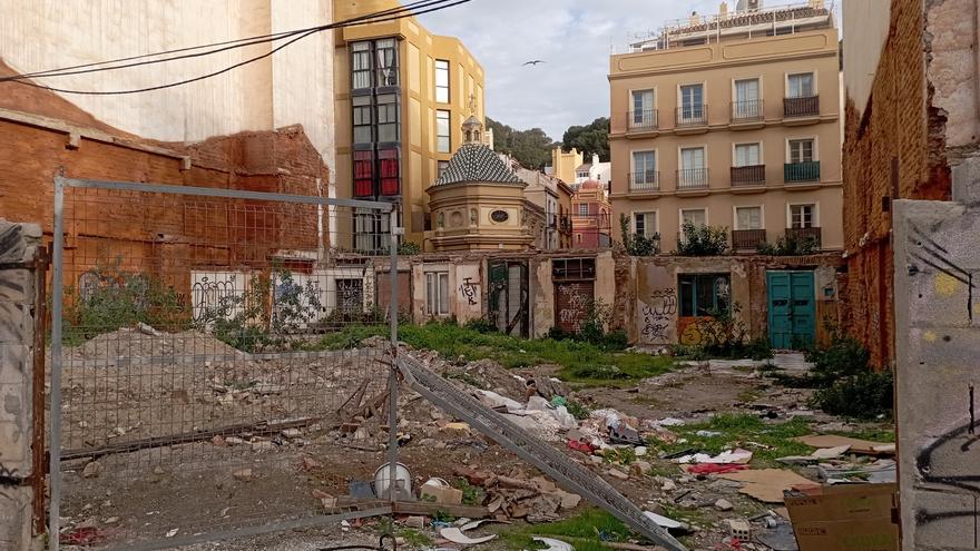 Céntrica escombrera junto a la calle Esperanza