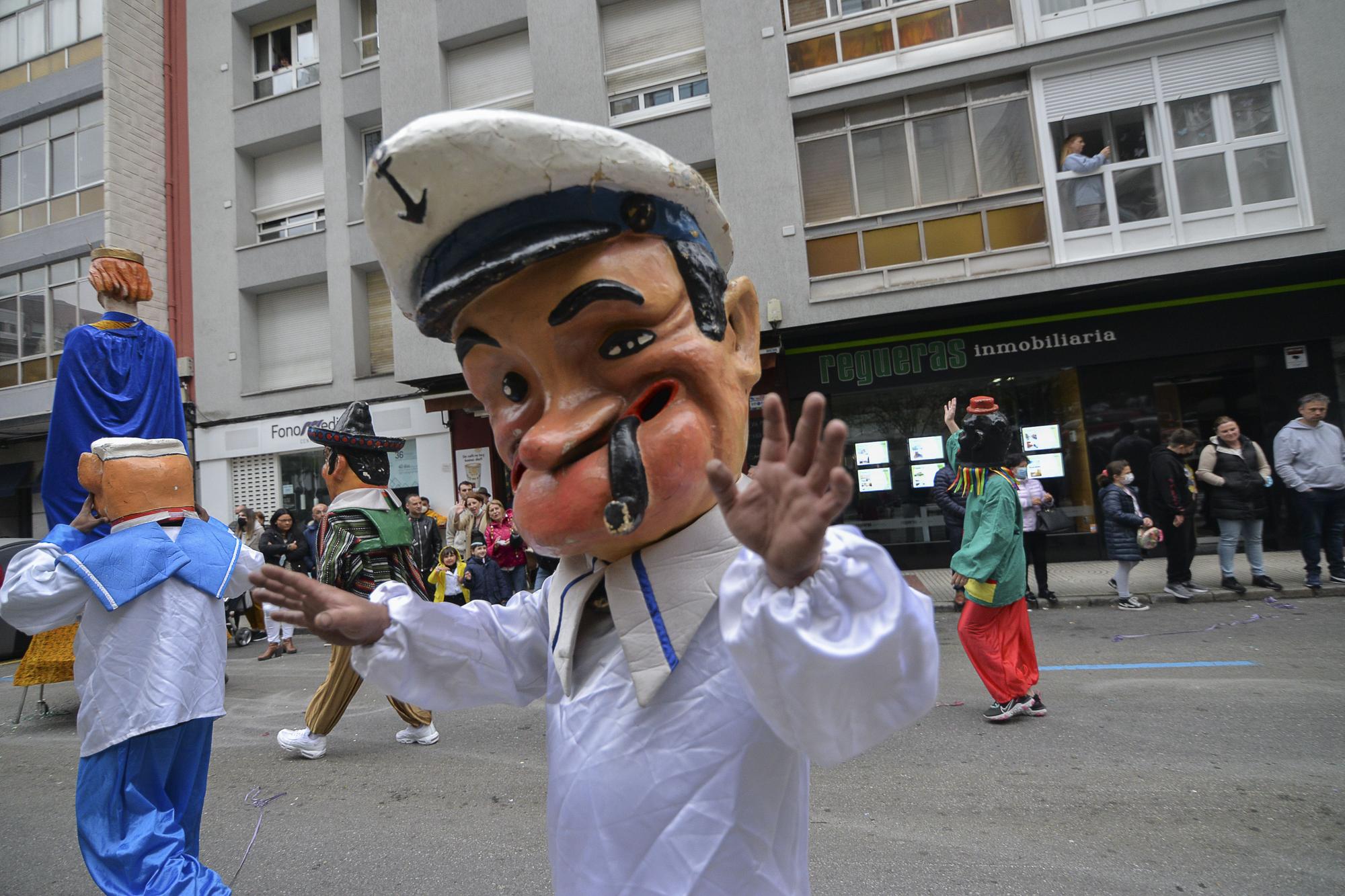 EN IMÁGENES: Así fue el segundo desfile de carrozas del bollu en Avilés