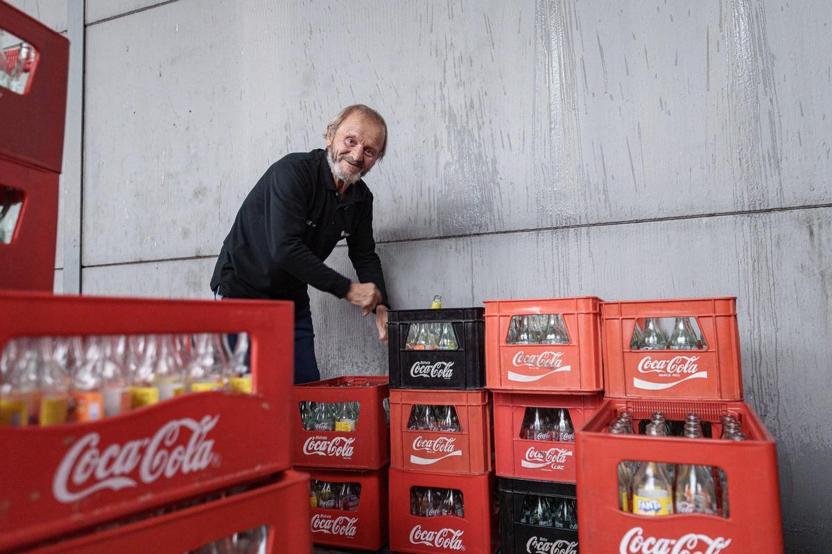 Quique, en el polígono industrial El Prado de Mérida, durante una jornada de clasificación de botellines