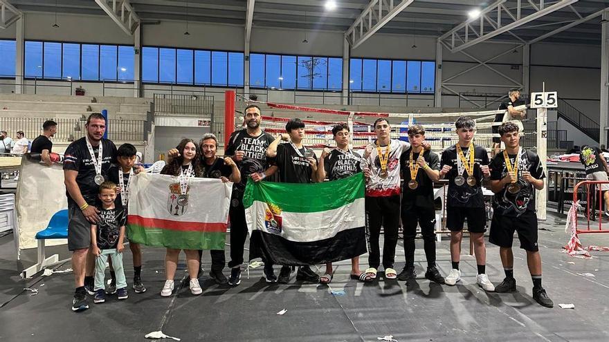 Seis oros y cinco platas para el Team Black Panthers en el Open Nacional de Muay Thai y K1