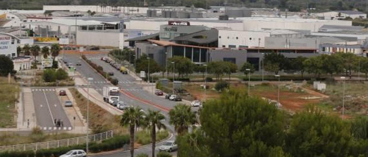 Una vista de los polígonos de Tisneres y Carretera de Albalat, en Alzira.