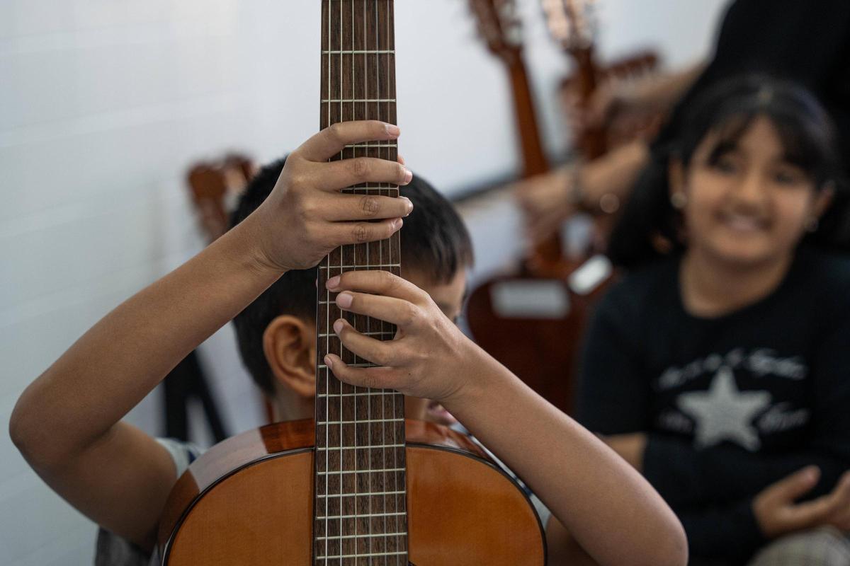 Clase de guitarra en La Salle Comtal, en Barcelona, la semana pasada.