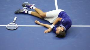 Medvédev arruïna la proesa de Djokovic