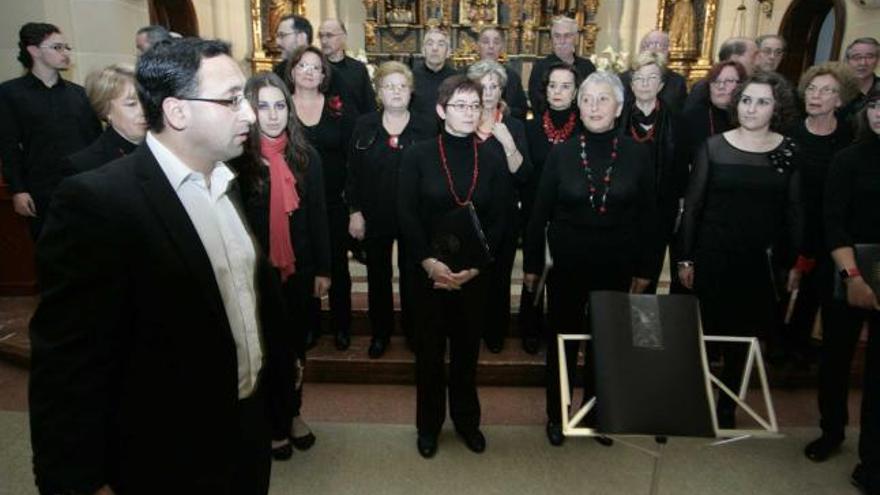 El Orfeón de Castrillón, en el último Concierto de Navidad en la iglesia de Salinas.