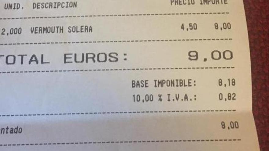 Le cobran 4,5 euros por un vermú en una sidrería de Gijón y llama a la Policía