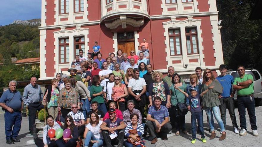 Los participantes en el encuentro, ya en Felechosa.