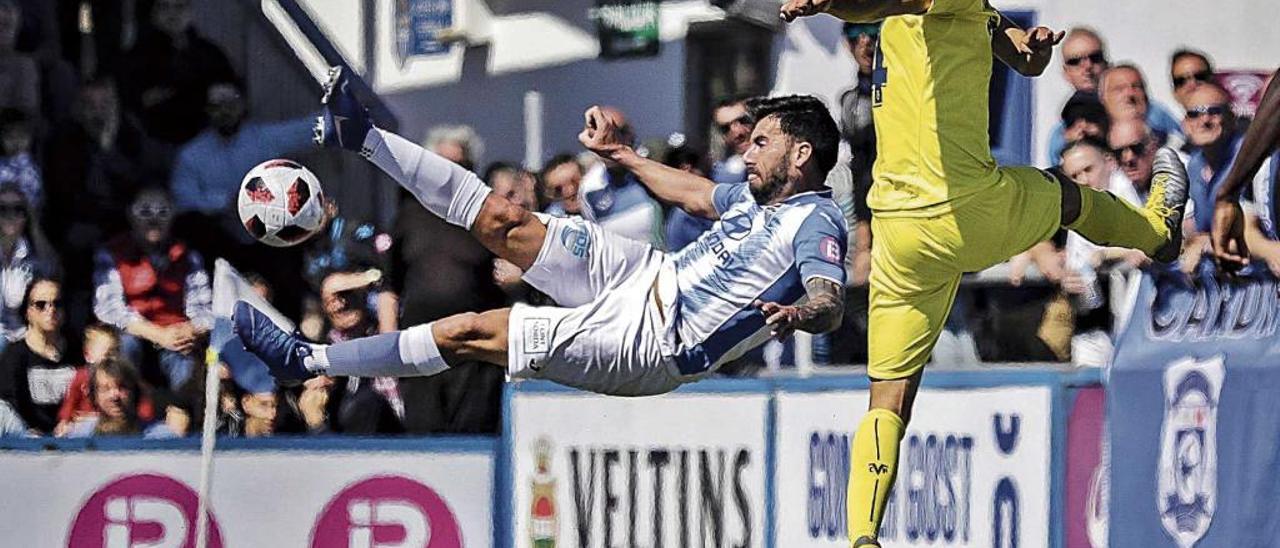 Espectacular remate de tijera de Adri en el AtlÃ©tico Baleares-Villarreal de ayer en Son Malferit.