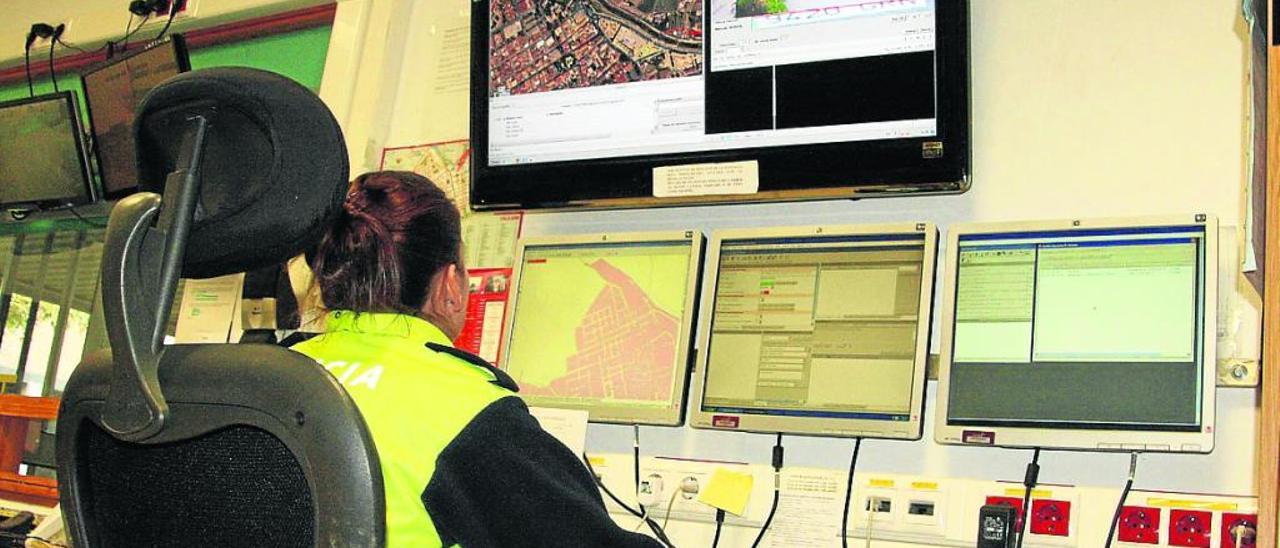 Policía Local en un puesto de control.