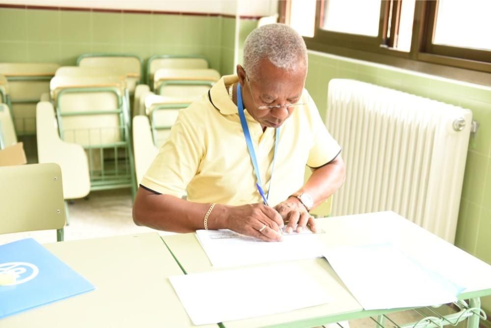 Elecciones Generales: Ambiente en los colegios de