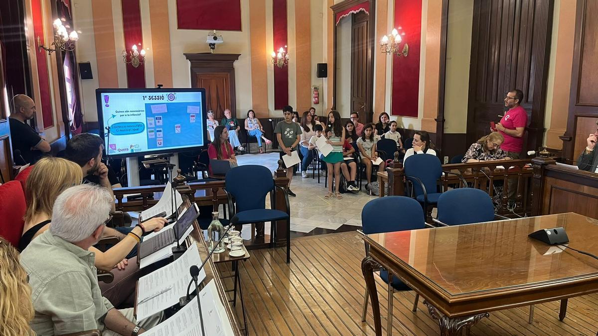 Un momento de la intervención de los escolares en el pleno